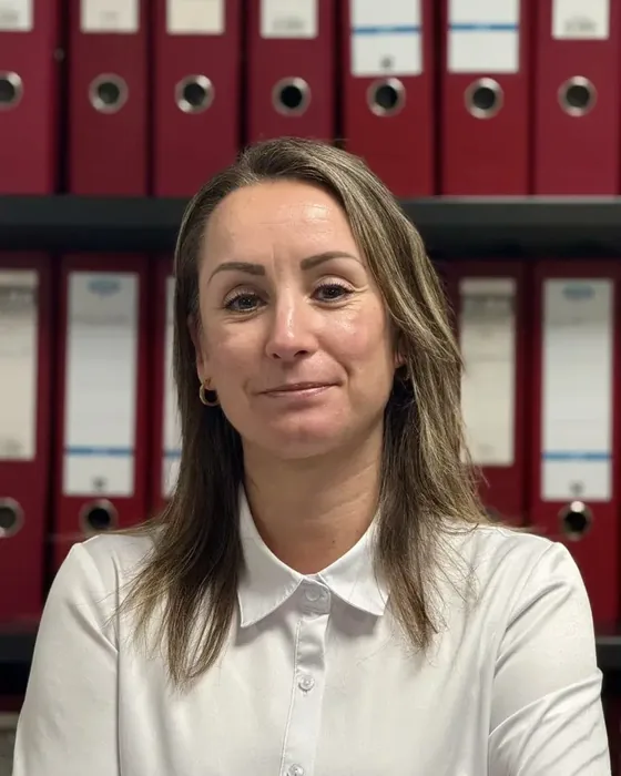 Cecielle — Junior assistent-accountant